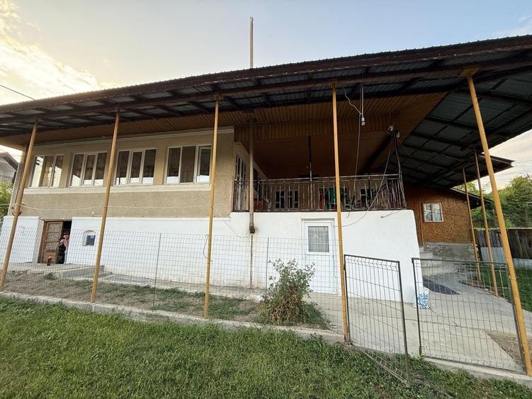 Casă cu 4 camere în Prigoria