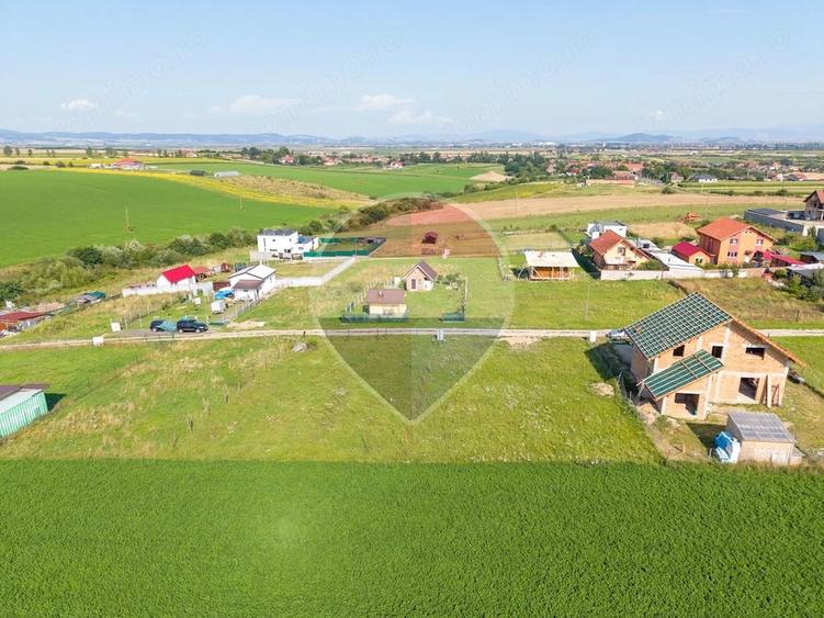 Teren de 1100 mp, în Satu Nou