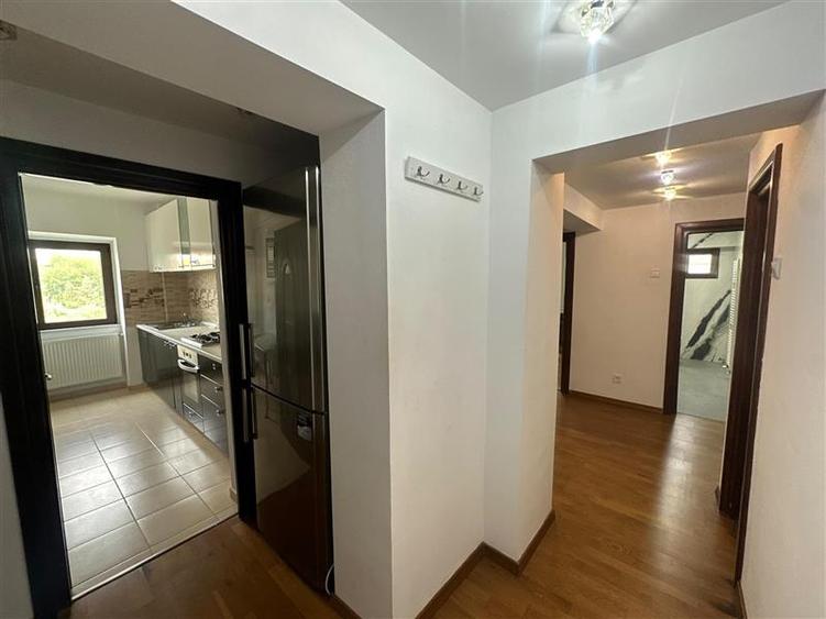 Apartament cu 3 camere decomandat în Aeroport