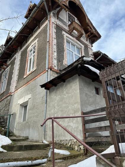 Apartament cu 4 camere semidecomandat în Central