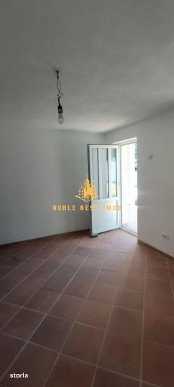 Casă cu 5 camere cu Teren 2500 Mp în Central