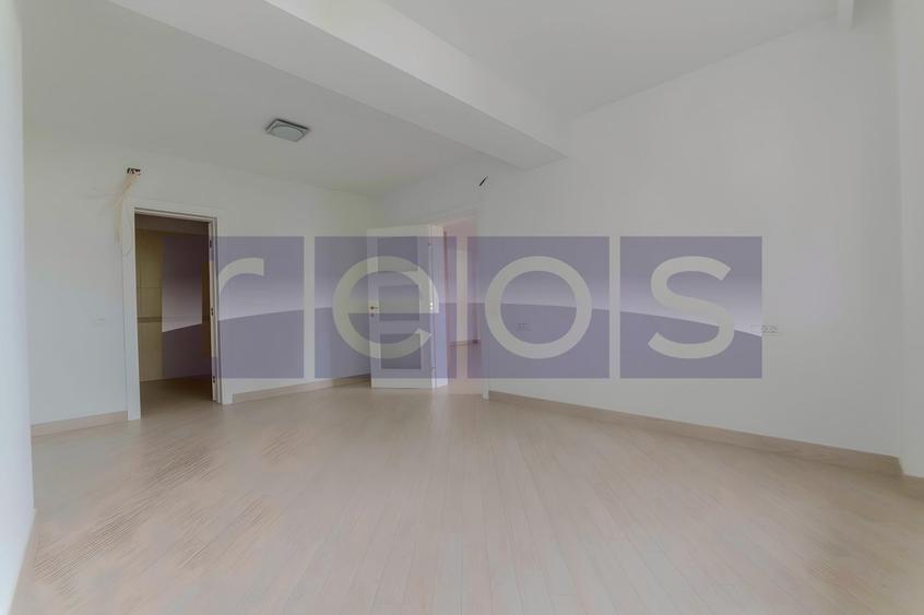 Apartament cu 3 camere semidecomandat în P-ța Dorobanți