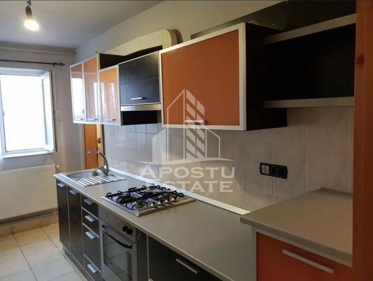 Apartament cu 3 camere decomandat, mobilat în Micălaca