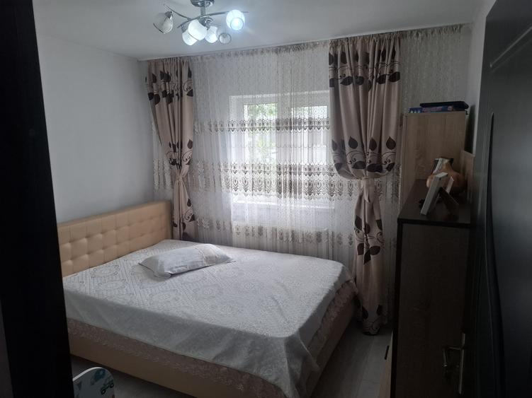 Apartament cu 3 camere semidecomandat, mobilat în Metalurgie