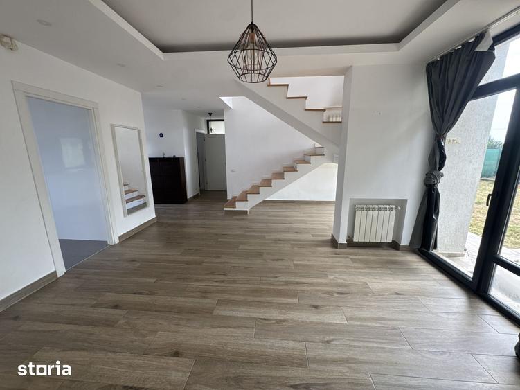 Casă cu 4 camere cu Teren 638 Mp în Ștefăneștii de Jos