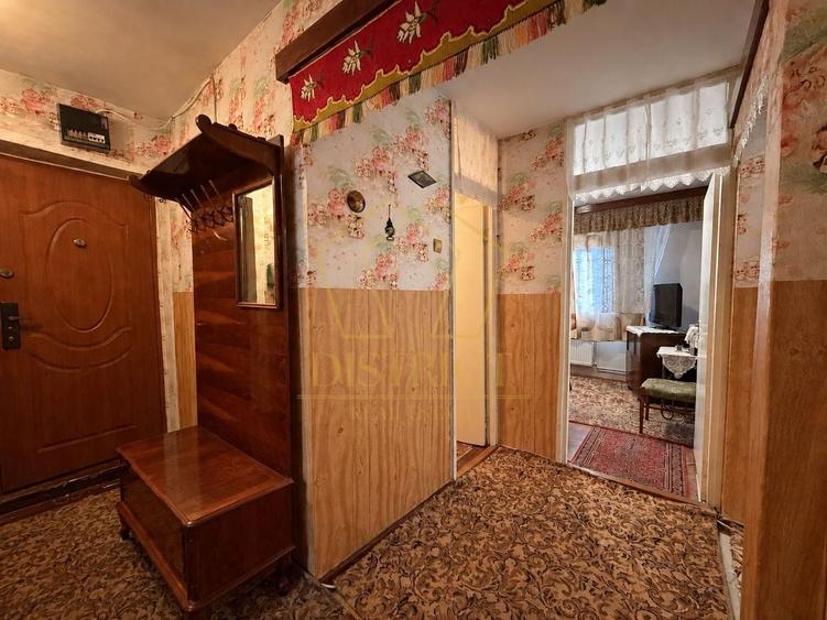 Apartament cu 3 camere decomandat în Buziașului