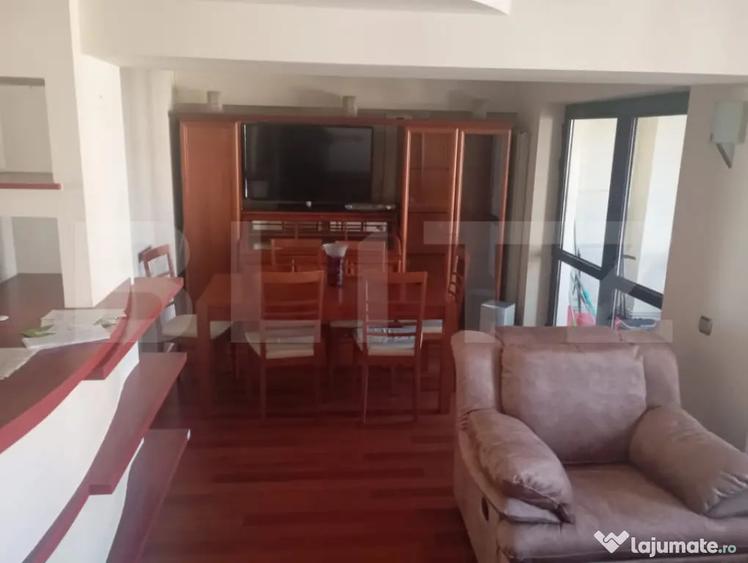 Apartament cu 4 camere decomandat, mobilat în Cetate
