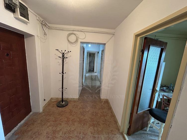 Apartament cu 4 camere decomandat în Sud