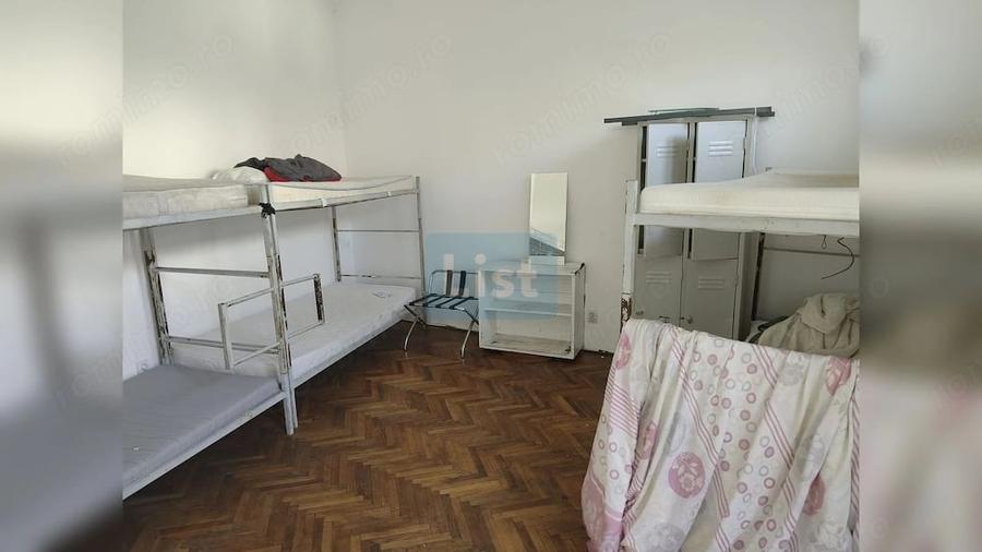 Casă cu 15 camere cu Teren 300 Mp în Central