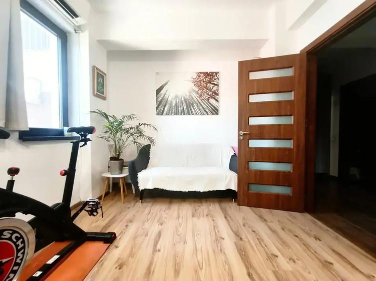 Apartament cu 3 camere decomandat, mobilat în Ozana