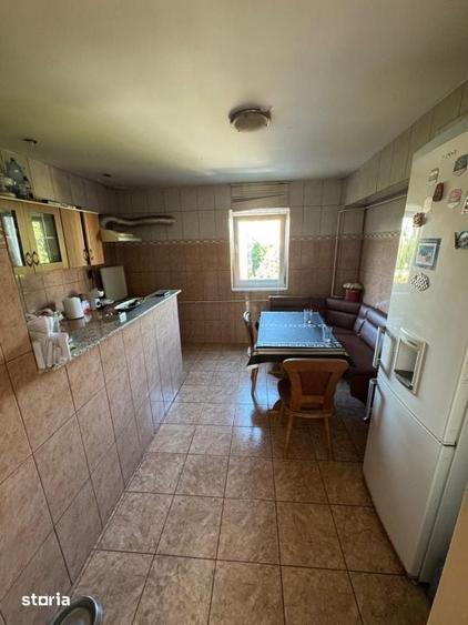 Apartament cu 3 camere decomandat în Craiovița Nouă