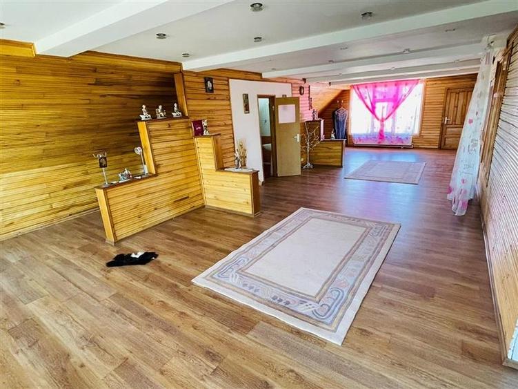 Casă individuală cu 8 camere cu Canalizare în Agigea
