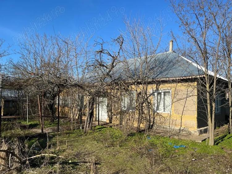 Casă cu 3 camere cu Teren 2035 Mp în Spiru Haret