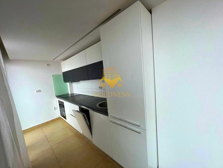 Apartament cu 5 camere semidecomandat, mobilat în Bună Ziua