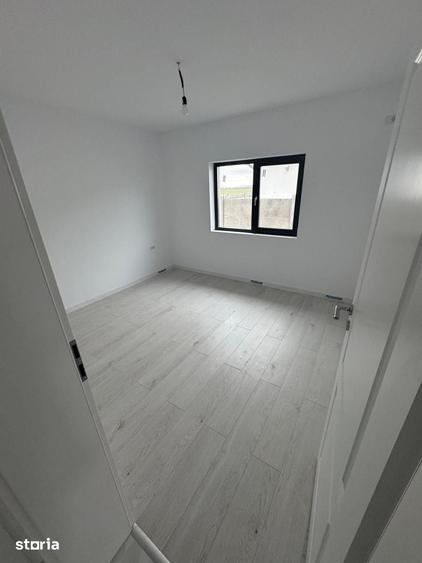 Casă cu 4 camere cu Teren 400 Mp în Olteni