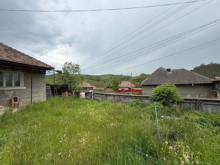 Casă individuală cu 2 camere cu Teren 6600 Mp în Așchileu Mare