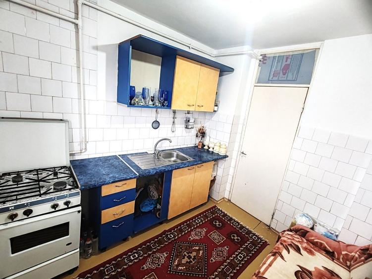 Apartament cu 3 camere decomandat, mobilat în Central