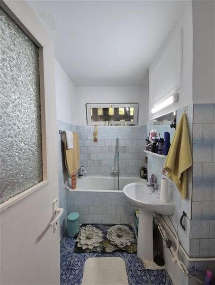 Apartament cu 3 camere semidecomandat, mobilat în Circumvalațiunii