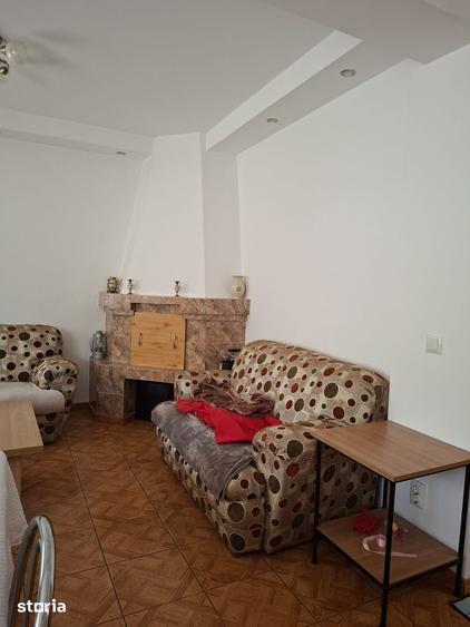 Casă cu 8 camere cu Teren 320 Mp în Militari