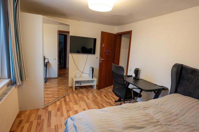 Casă individuală cu 6 camere cu Canalizare în Stupini