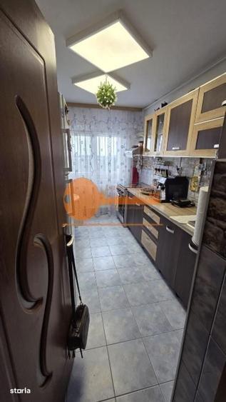 Apartament cu 3 camere semidecomandat în Ghencea