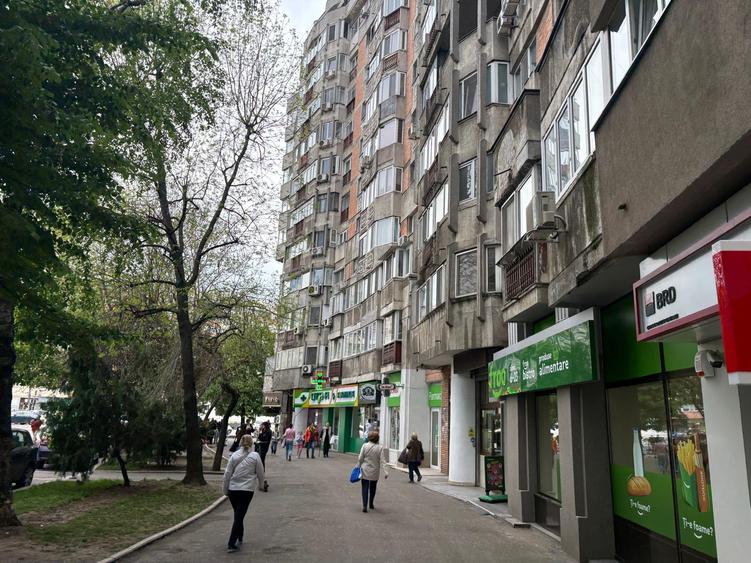 Spațiu comercial, de 147 mp, în Titan