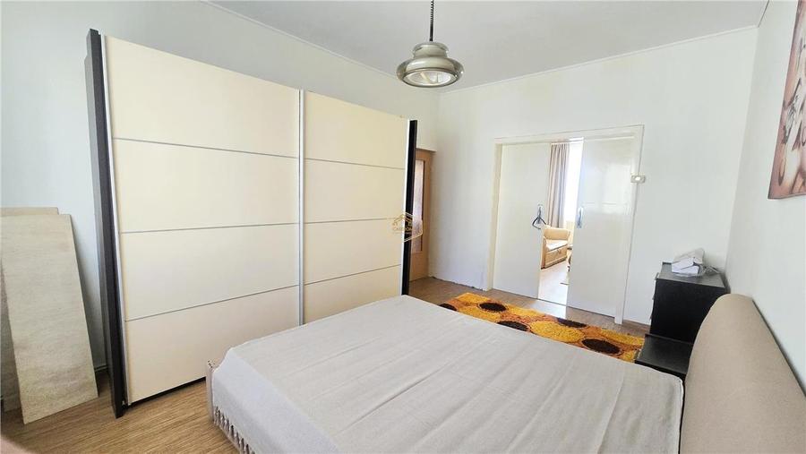 Apartament cu 3 camere decomandat, mobilat în Central