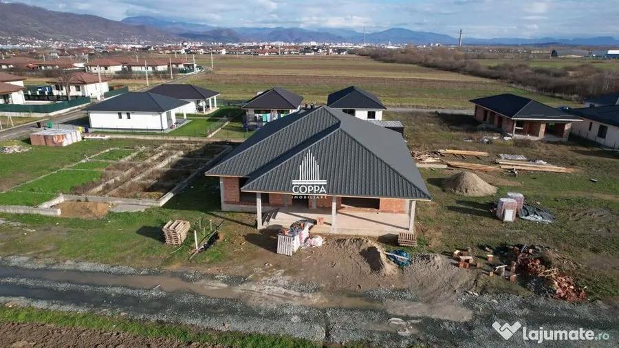 Casă cu 5 camere cu Teren 1300 Mp în Recea