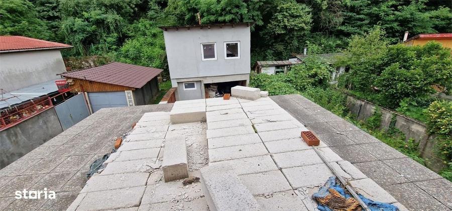 Casă cu 4 camere în Muncitoresc