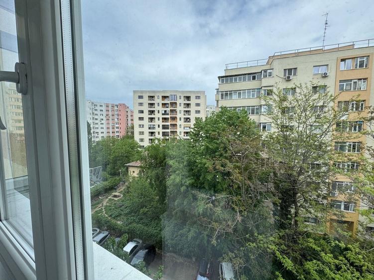 Apartament cu 3 camere semidecomandat, mobilat în Obor