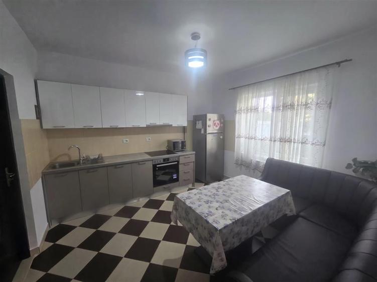 Casă individuală cu 4 camere cu Garaj în Moara Nica