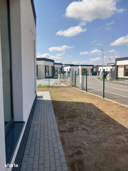 Casă cu 3 camere cu Teren 445 Mp în Central