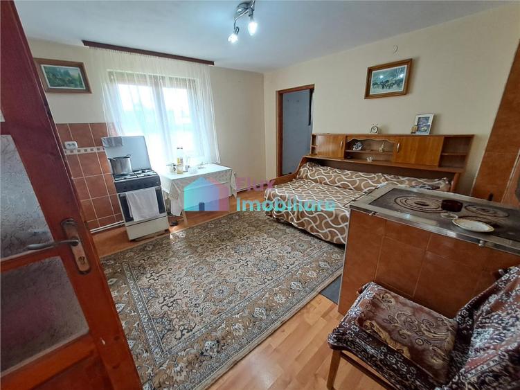 Casă cu 2 camere cu Teren 3743 Mp în Mălini