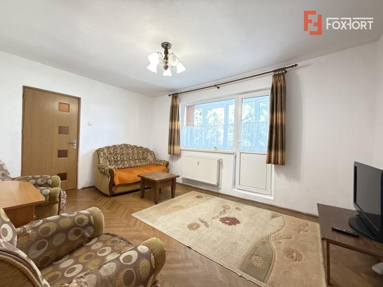 Apartament cu 3 camere semidecomandat, mobilat în Dacia