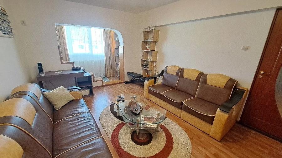 Apartament cu 3 camere decomandat în Central