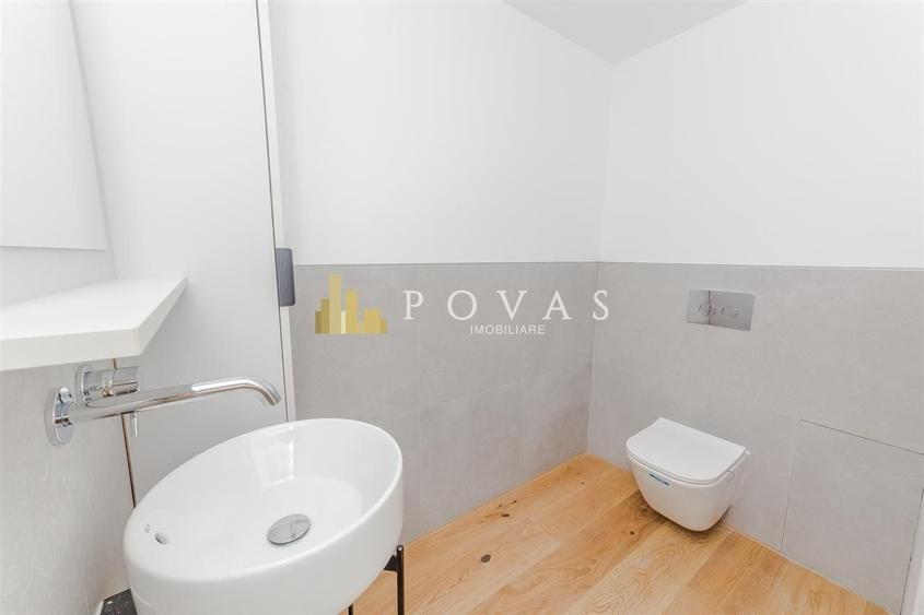 Casă individuală cu 4 camere cu Piscina în Tunari