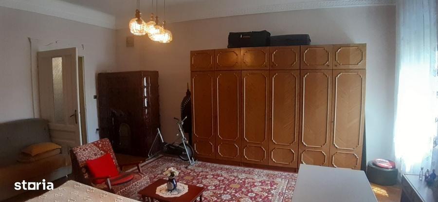 Casă cu 3 camere în Central