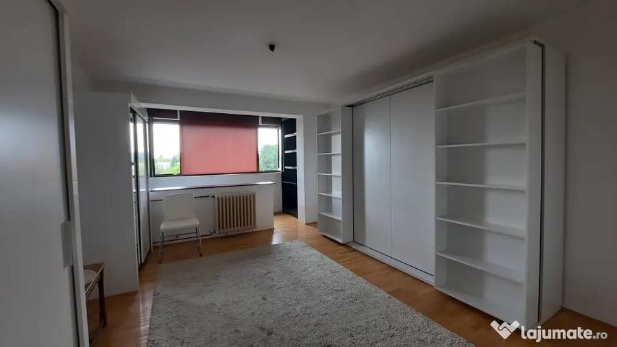 Garsonieră decomandată în Pajura