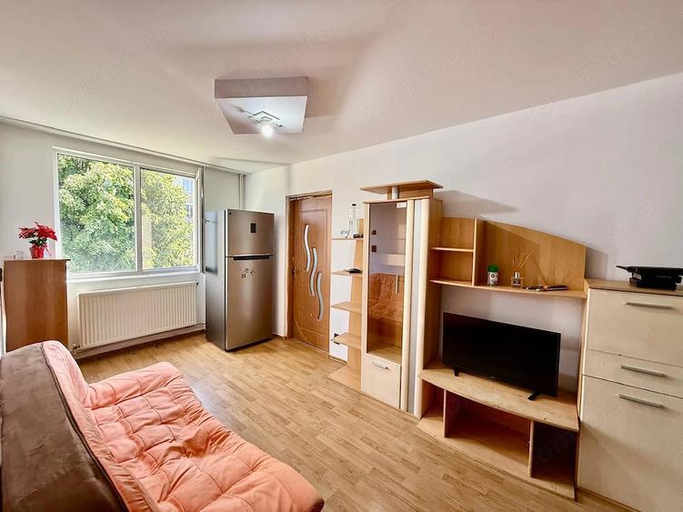 Apartament cu 3 camere semidecomandat în Dacia