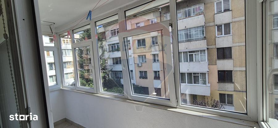 Apartament cu 2 camere decomandat, mobilat în Central