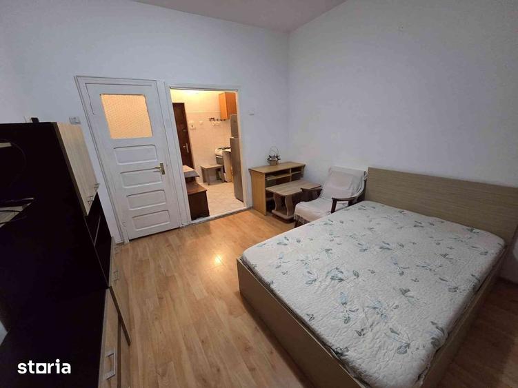 Garsonieră în Far