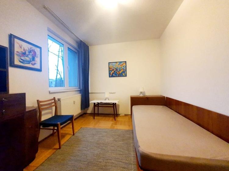 Apartament cu 3 camere nedecomandat, mobilat în Baba Novac