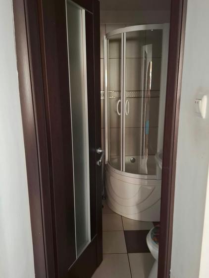 Apartament cu 4 camere decomandat în Vitan