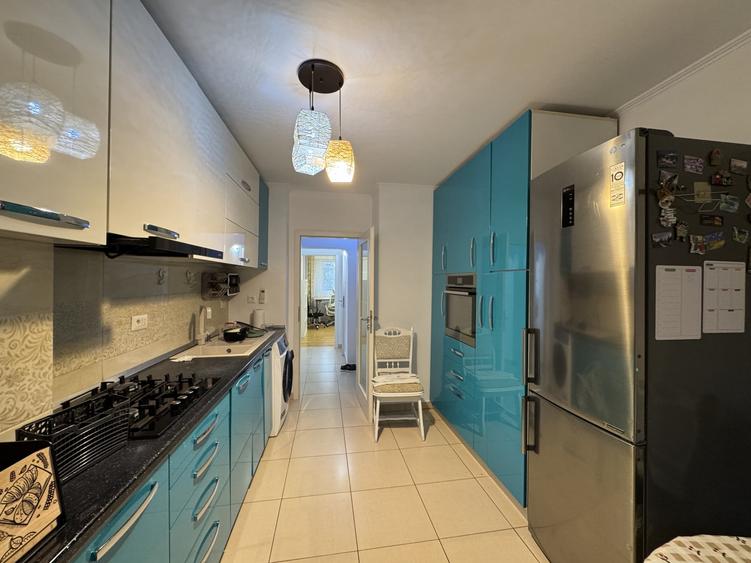 Apartament cu 3 camere decomandat, mobilat în Tineretului
