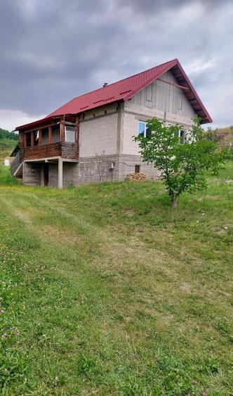 Casă cu 4 camere cu Teren 11988 Mp în Aghireșu