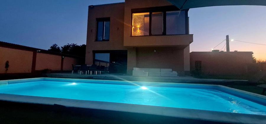 Casă cu Teren 700 Mp în Central