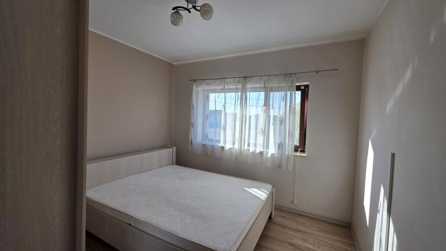 Apartament cu 3 camere semidecomandat, mobilat în Dumbrăvița