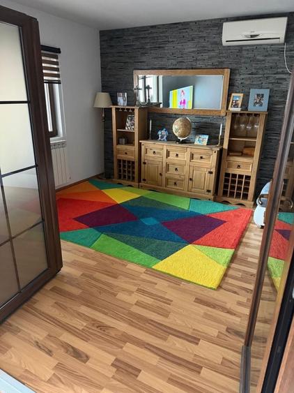 Apartament cu 3 camere decomandat în Exterior Vest