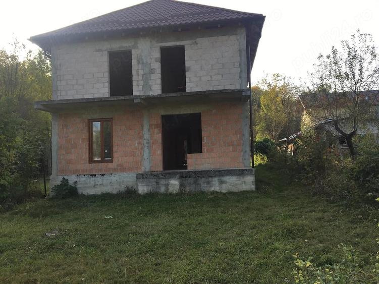 Casă cu Teren 1000 Mp în Runcu