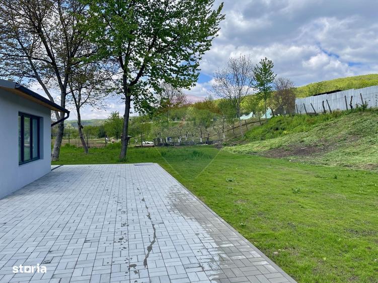 Casă cu 4 camere cu Teren 1397 Mp în Poiana